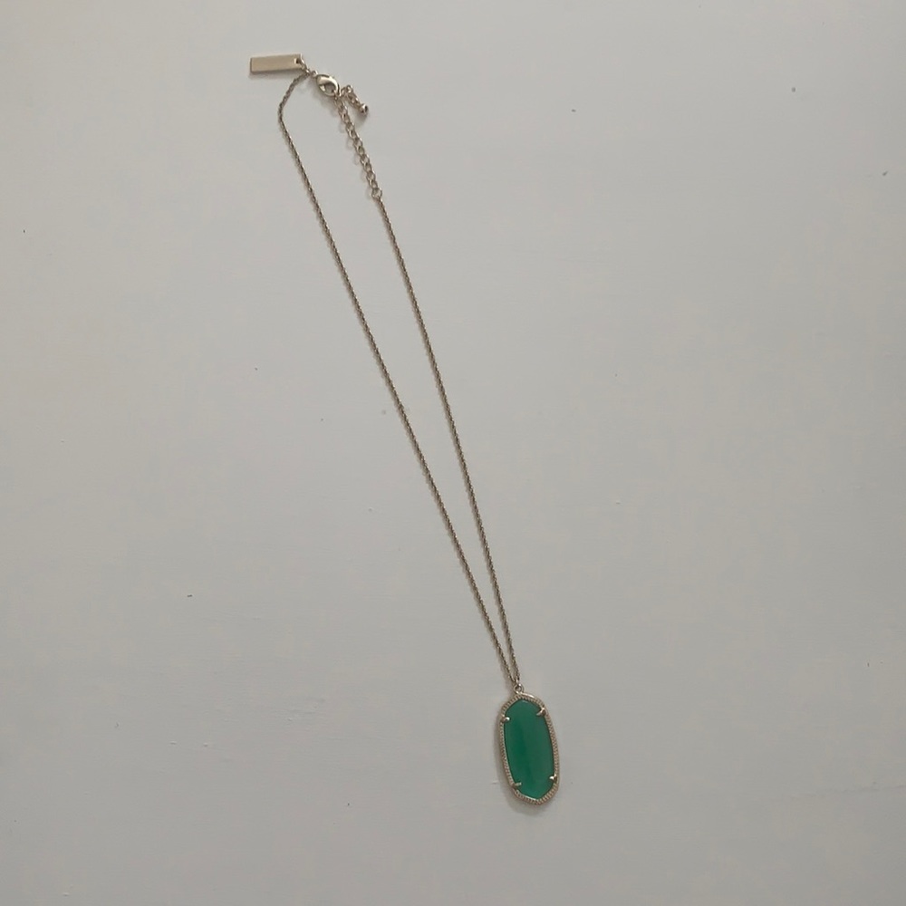 Kendra Scott necklace
